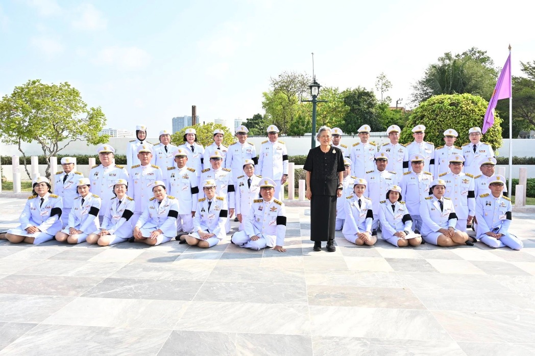 LINE ALBUM swasdi pi him25699.1.69 260112 17