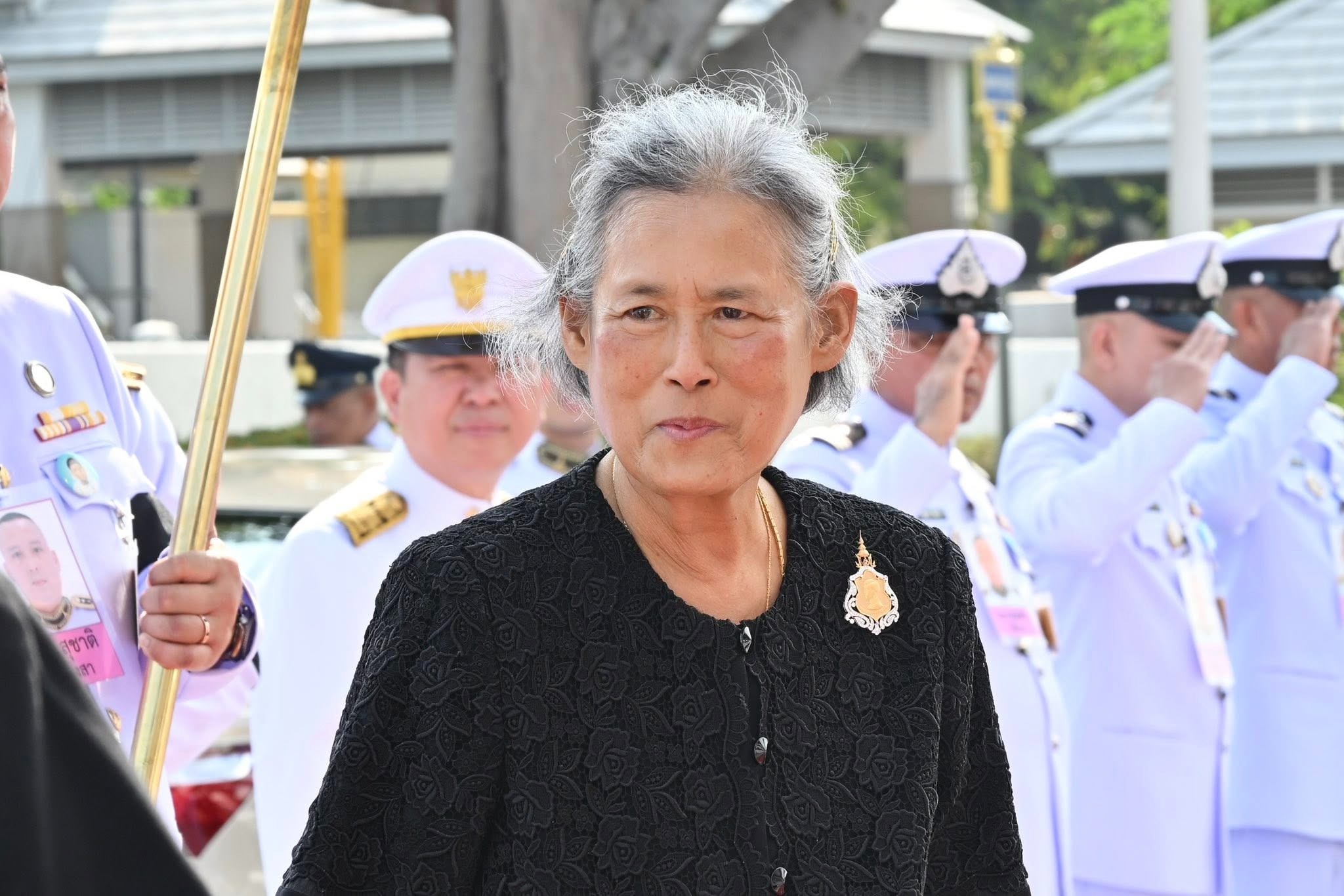 LINE ALBUM swasdi pi him25699.1.69 260112 60