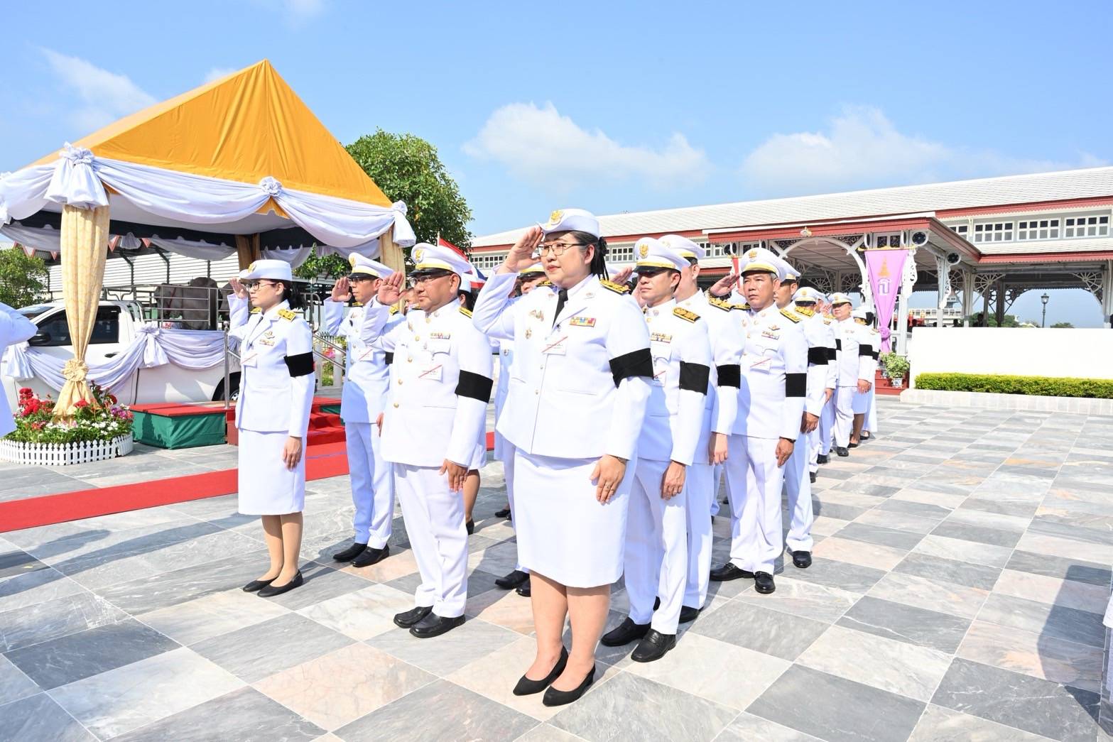 LINE ALBUM swasdi pi him25699.1.69 260112 60