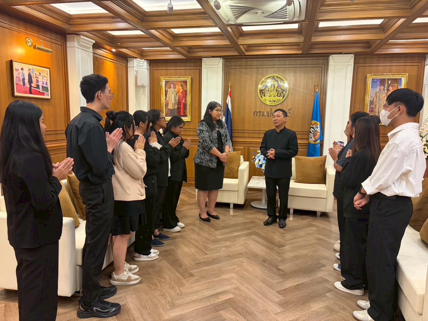 LINE ALBUM swasdi pi him25699.1.69 260112 66