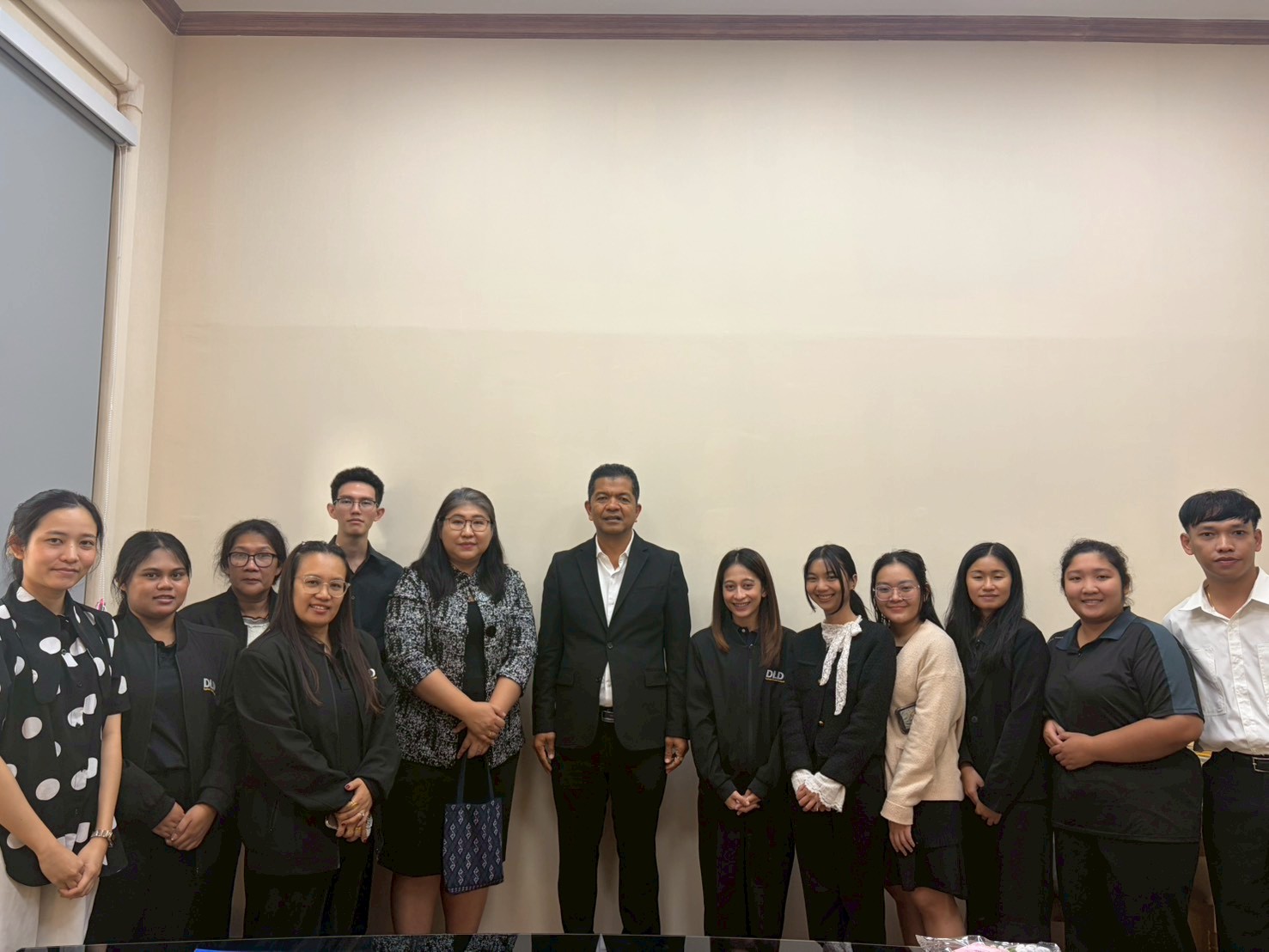 LINE ALBUM swasdi pi him25699.1.69 260112 82